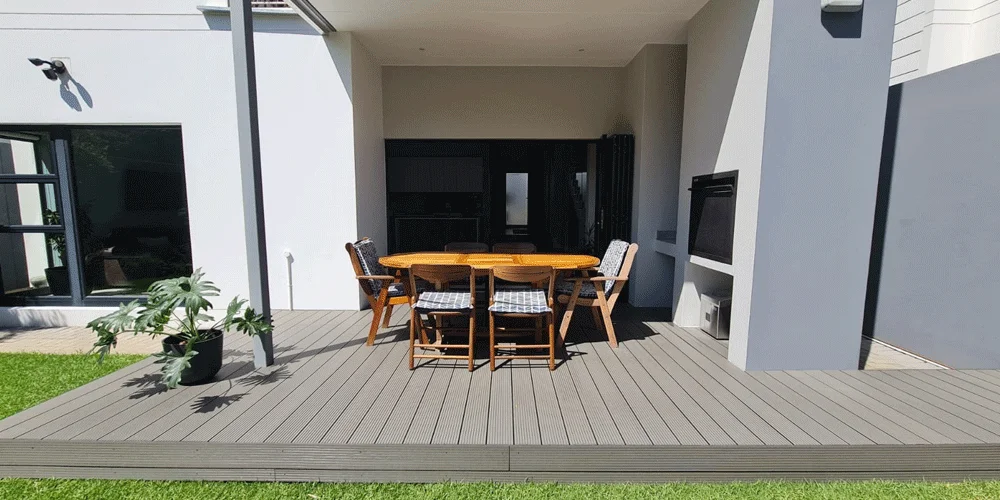 Composiet vlonderplanken met houtlook voor een moderne tuin